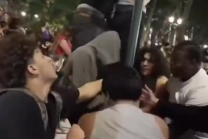 老詹：总决赛尼克斯打客场反而有优势，因为圣城奥没啥可玩的，就专心打球